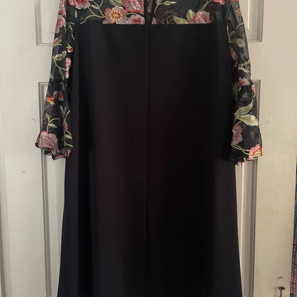 AGB Navy Cocktail Dress with beautiful floral designed butterfly sleeve Size 14 - Picture 4 of 4